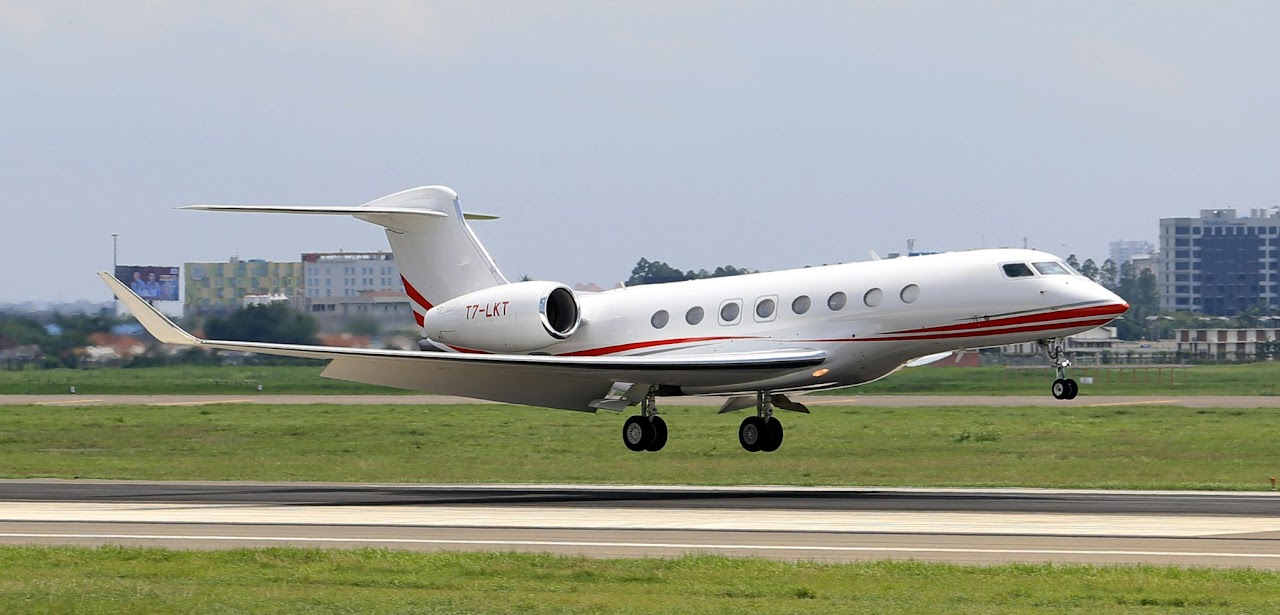 Gulfstream on landing