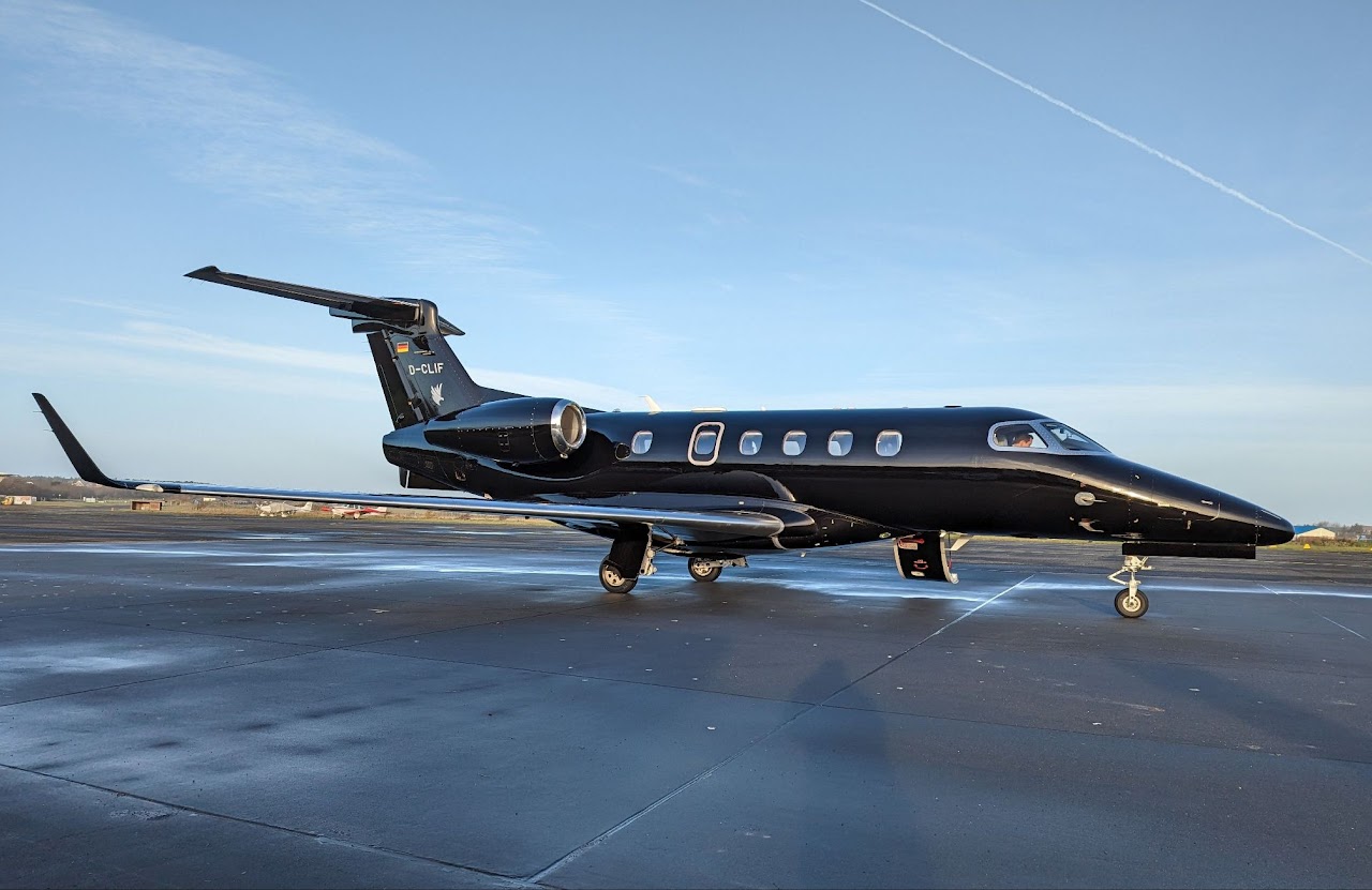 Phenom 300 black livery