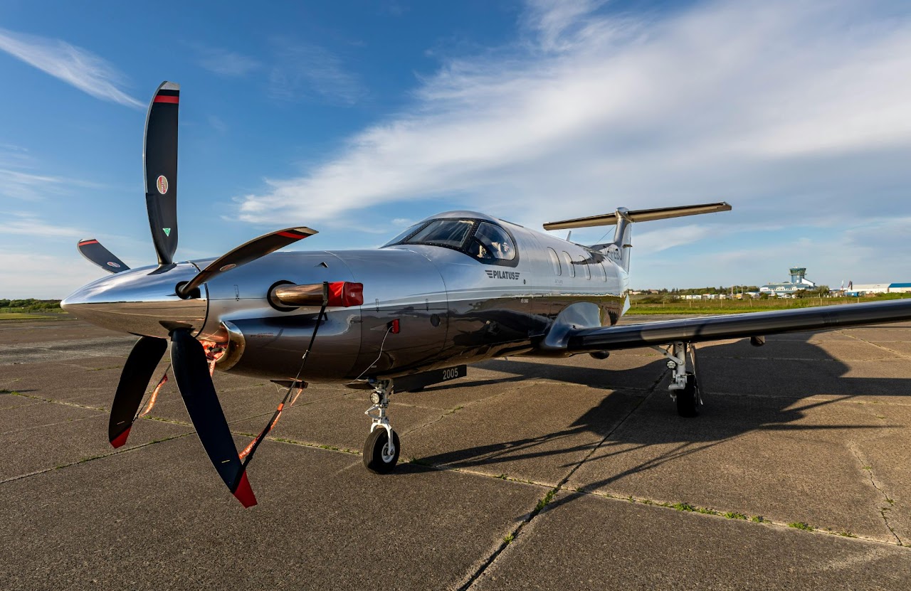 Pilatus PC-12 black livery
